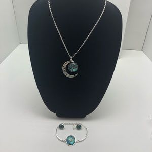 Jewelry - NWT Tree of Life Necklace Bracelet Earring set Jewelry - NWT Tree of Life Necklace Bracelet Earring set